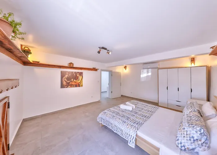 Agach Aparts-savran Vila Milas